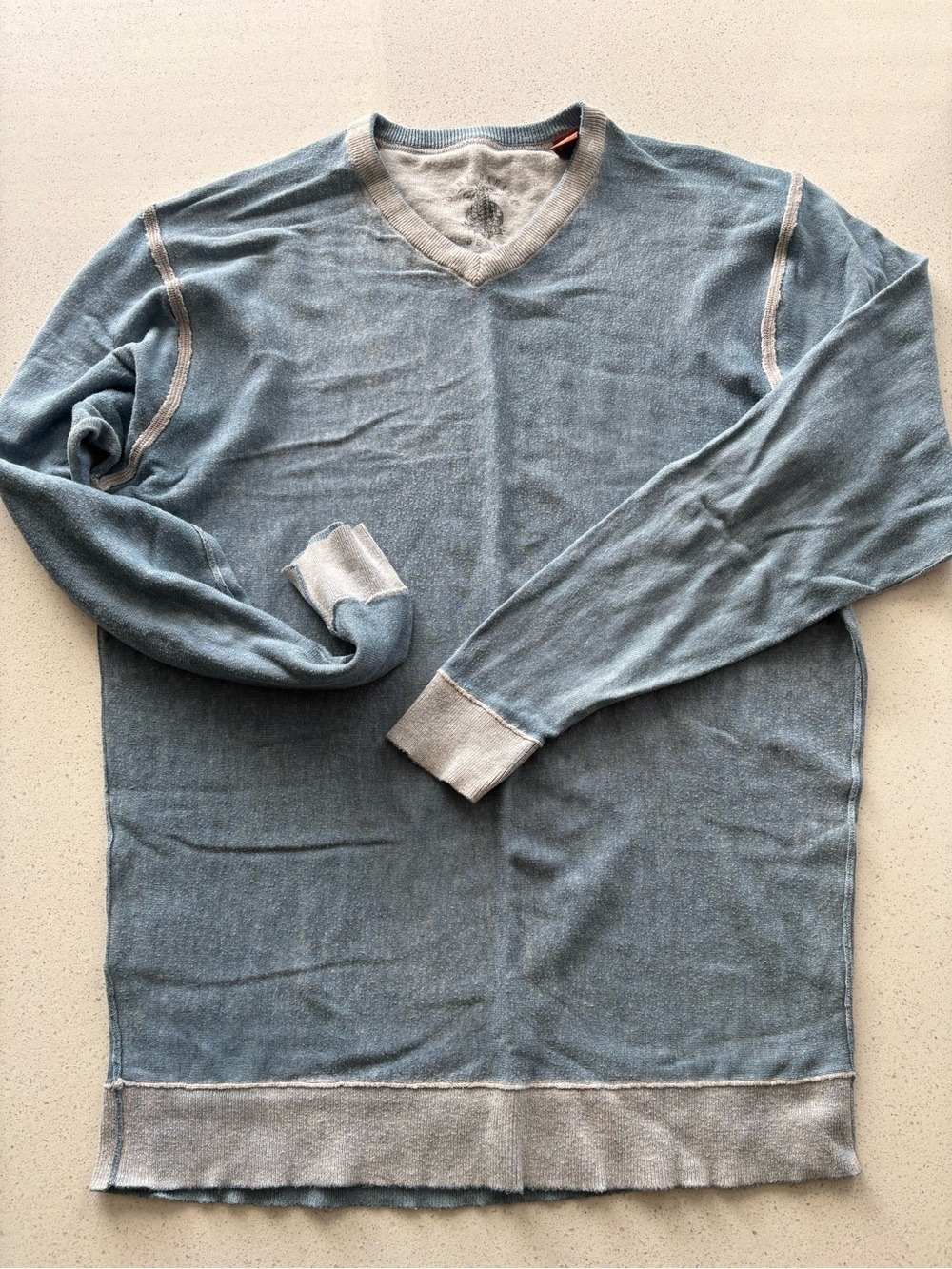 Tommy Bahama Men's V-Neck Lightweight Blue Sweater